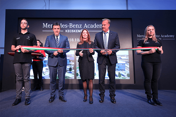 Átadták a Mercedes-Benz Academy Kecskemét oktatási központot