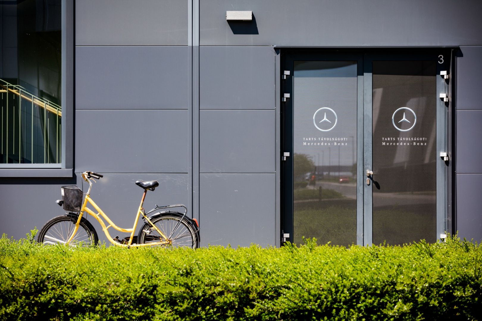 Újraindul a termelés a kecskeméti Mercedes-Benz gyárban