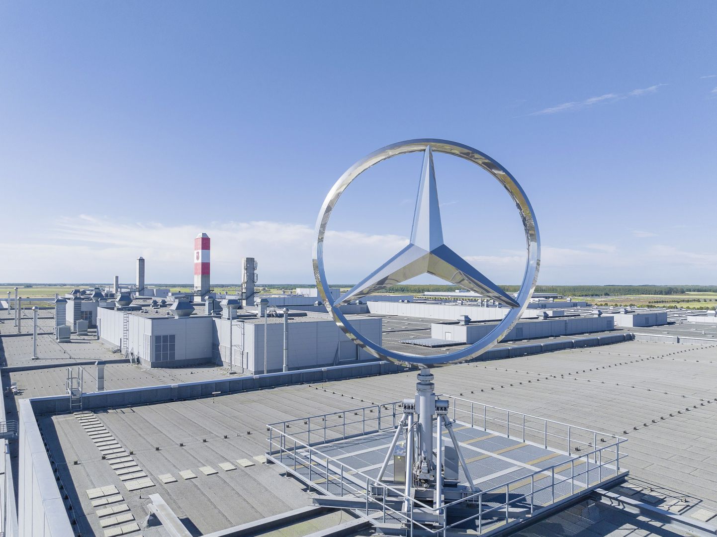 Kövess minket közösségi média felületeinken!